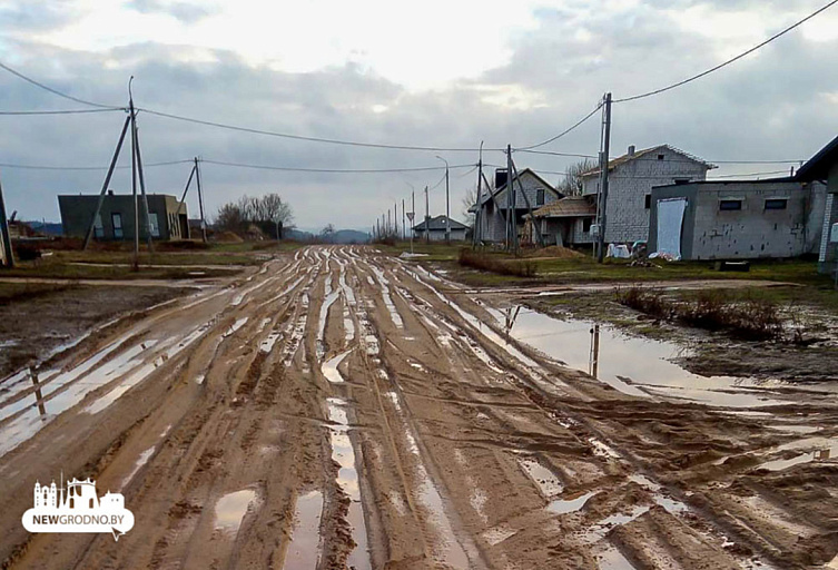 "Как весной": дороги в частном секторе Гродно "поплыли"