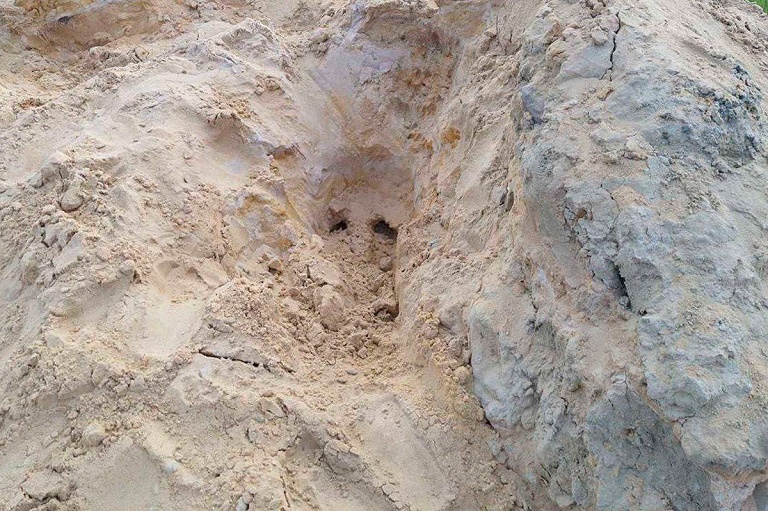 В Кобринском районе ребенка из РФ насмерть засыпало песком