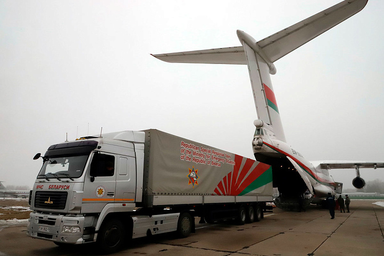 Беларусь отправила в Турцию еще один самолет с гуманитарной помощью