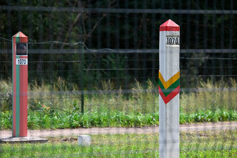Литовцы достроили забор на границе с Беларусью