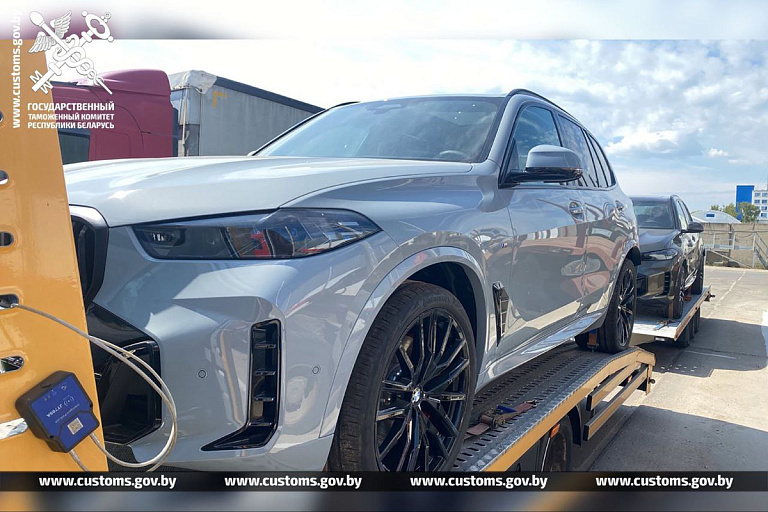 В Беларусь по заниженной стоимости пытались ввезти два новых BMW Х5М: ГТК