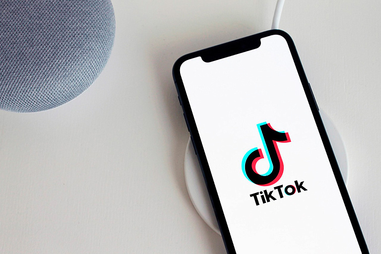 TikTok-аккаунт комика Славы Комиссаренко признали экстремистским