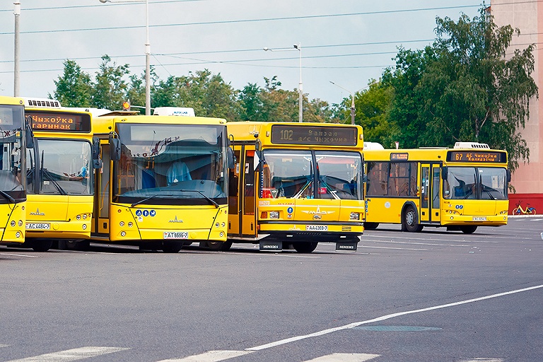 Школьники из Минска могут бесплатно ездить на транспорте на учебу в пригород