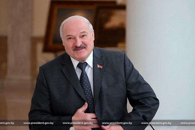 Самолет Лукашенко приземлился в Сочи