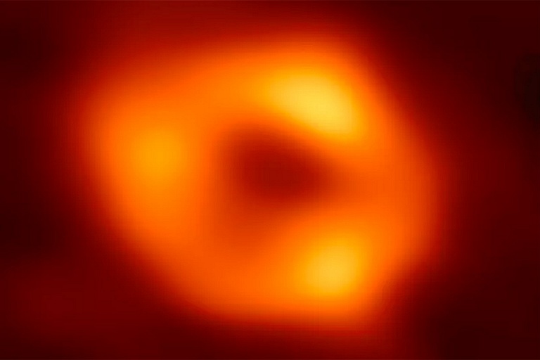Ученые смогли доказать, что черная дыра существует – есть фото