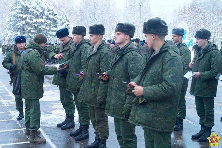 Больше 70% военнообязанных уже побывали в белорусских военкоматах