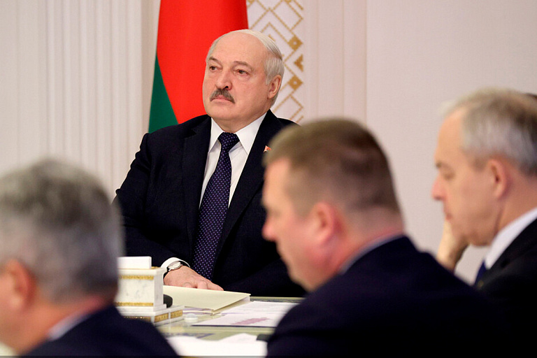 Лукашенко поздравил белорусов с Первомаем