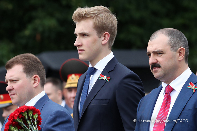 Фото возмужавшего сына Лукашенко, который перерос Бацьку, возбудило соцсети