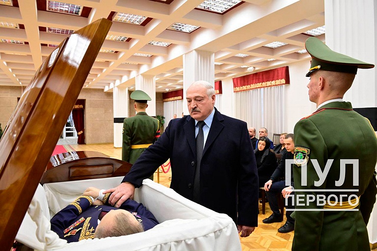 Лукашенко простился с Владимиром Макеем