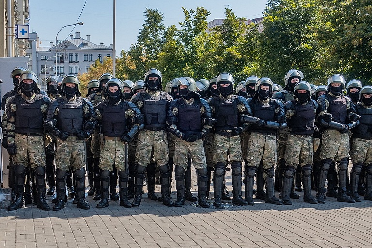 Задачи для внутренних войск Беларуси расширили – теперь можно охранять границу