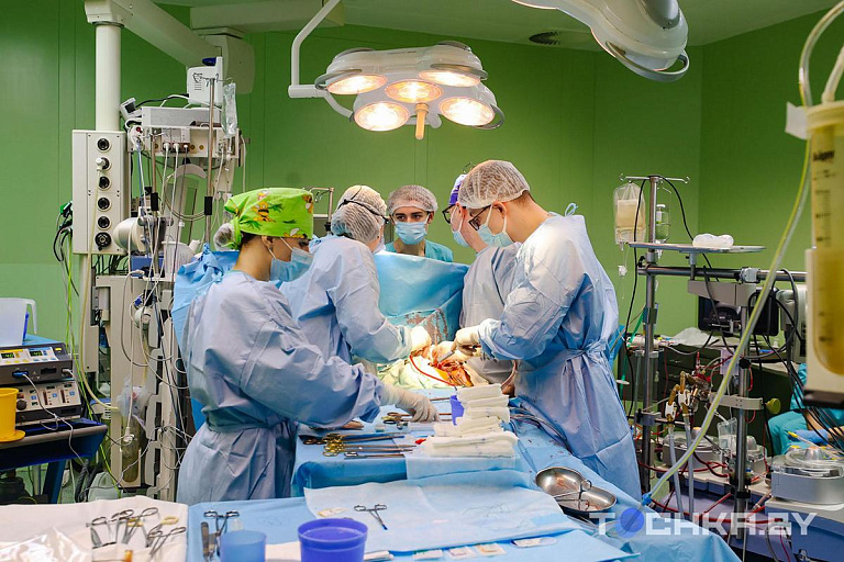 В прямом эфире: как минские хирурги проводят операции на открытом сердце