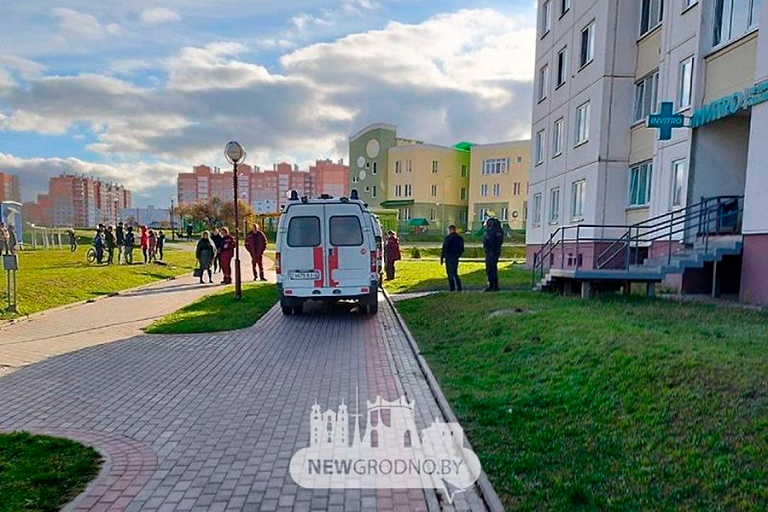 Девушка-подросток выпала из окна многоэтажки в Гродно