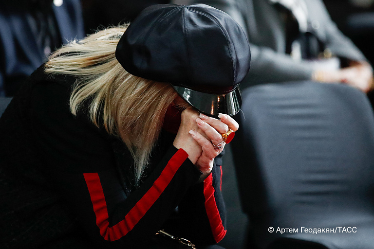 Алла Пугачева отказалась лететь на похороны мужа Дианы Гурцкой