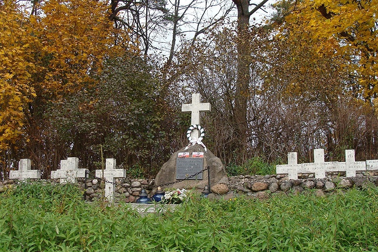 Варшава отреагировала на осквернение могил польских солдат в Беларуси