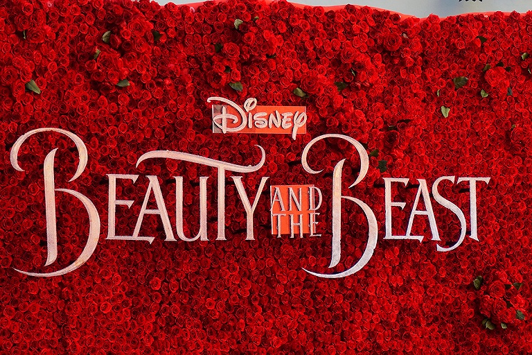 Disney готовится выпустить спецэпизод мультика "Красавица и чудовище"