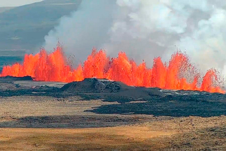 На спа-курорте в Исландии началось извержение вулкана – видео
