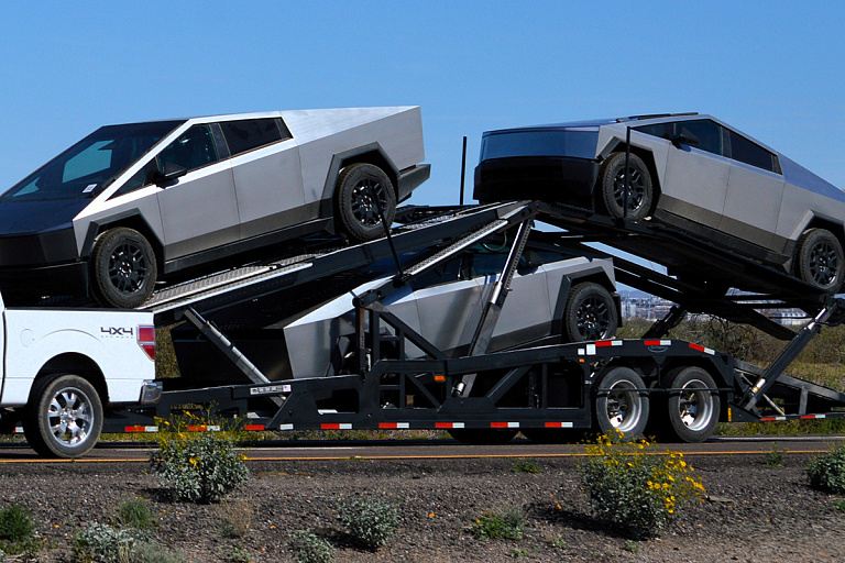 Тысячи Cybertruck Tesla отзывают из-за аварийной опасности