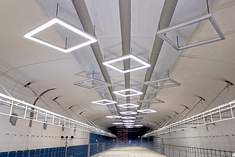 Голубая, как небо: строители показали станцию метро "Аэродромная" – впечатляет