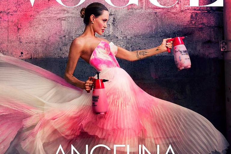 Анджелина Джоли появилась на обложке Vogue в стиле Барби