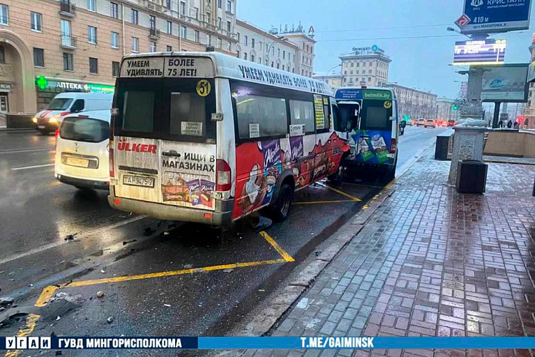 В центре Минска столкнулись две маршрутки – есть пострадавшие