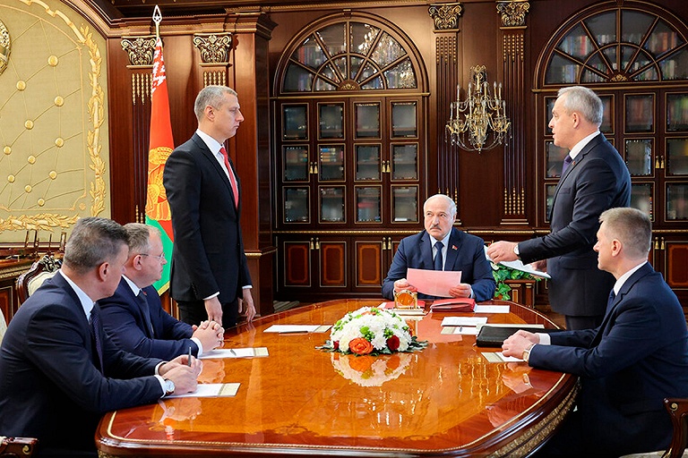 Лукашенко провел перестановки в правительстве и Администрации президента