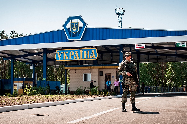 Украина введет визы для россиян с 1 июля