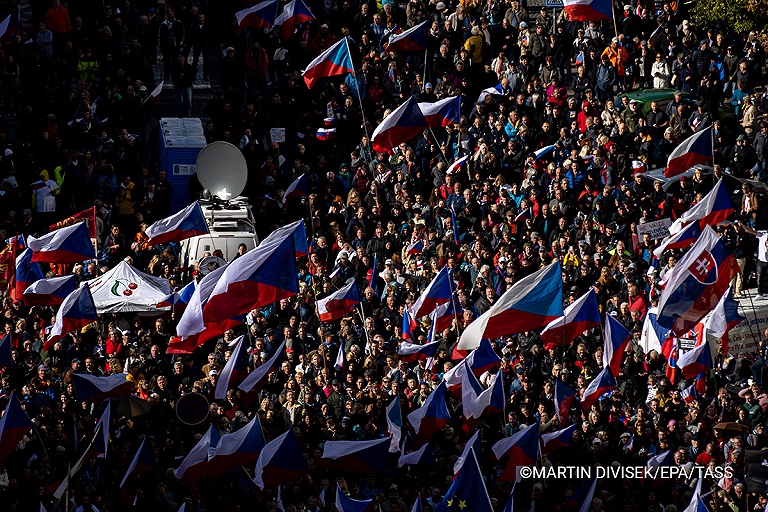 В Праге и других городах Чехии начались митинги против правительства