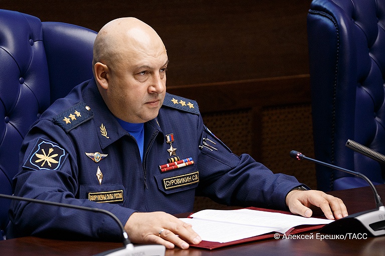 Суровикин назвал обстановку в зоне боевых действий в Украине напряженной