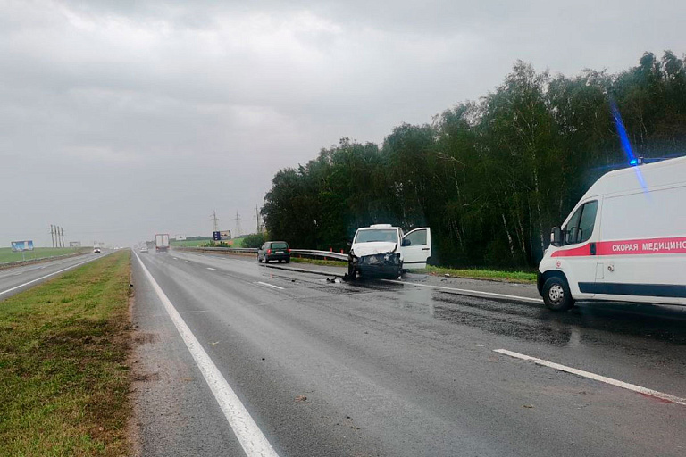 Водитель вылетел через лобовое после аварии на трассе под Гродно