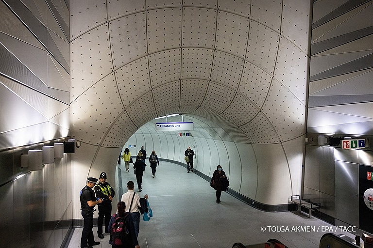 В Лондоне открылась новая линия метро: смотрите как она выглядит