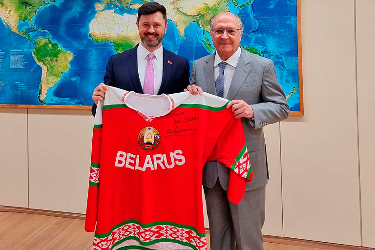 Лукашенко отправил президенту Бразилии интригующий подарок