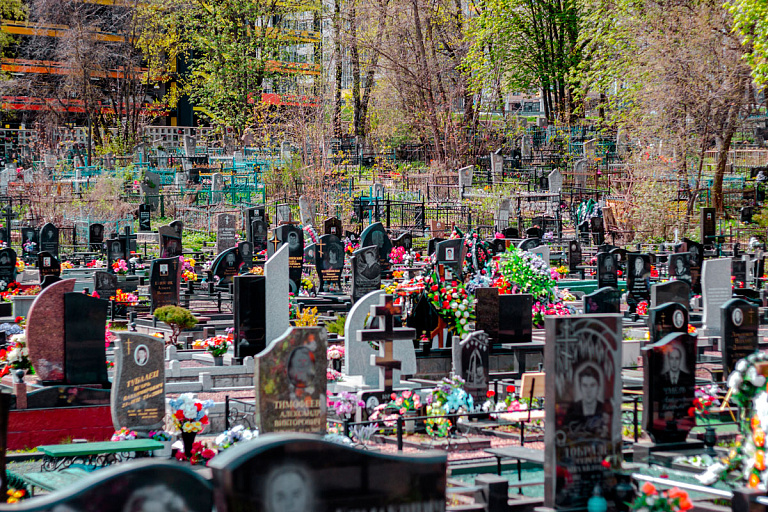 Как добраться до кладбищ в Радуницу, рассказали в Минсктрансе