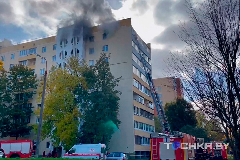 Квартира на девятом этаже горела в Минске – видео