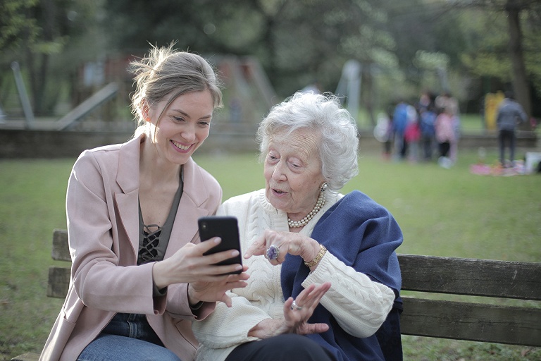 В Беларуси разработали приложение по уходу за пожилыми людьми