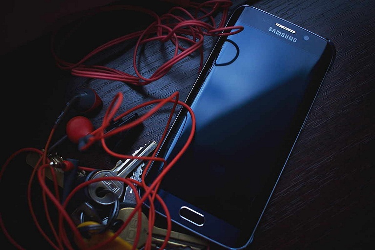 Samsung даст возможность скрыть приватные фото при сдаче гаджета в ремонт