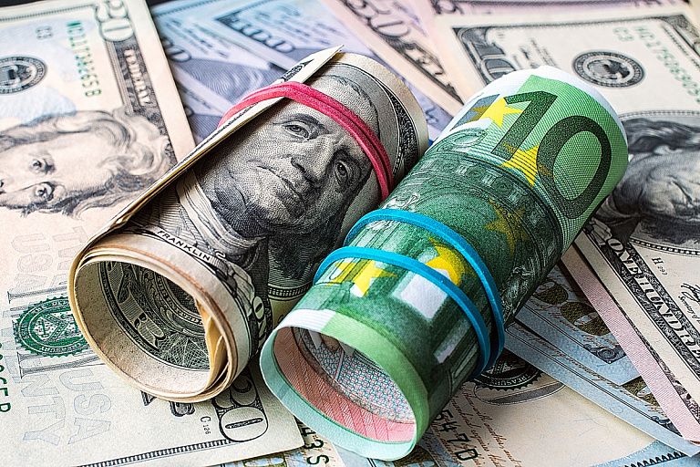 Доллар и российский рубль подешевели, а евро и юань немного воспряли