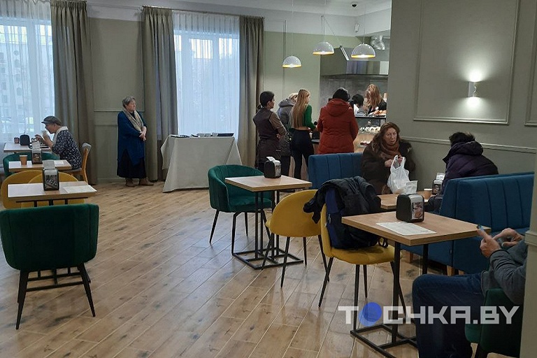 В Минском ГУМе открылось кафе с настойками и фирменными вафлями