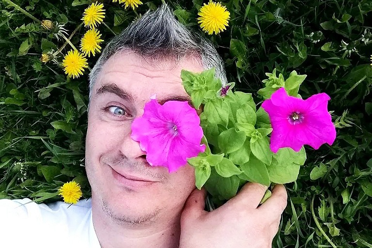 Мужчина с цветами: как житель Рогачева влюбляет белорусов в растения