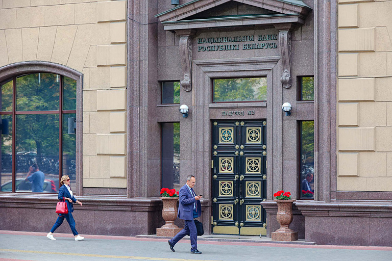 Белорусы продолжают набирать кредиты в банках – суммы впечатляют