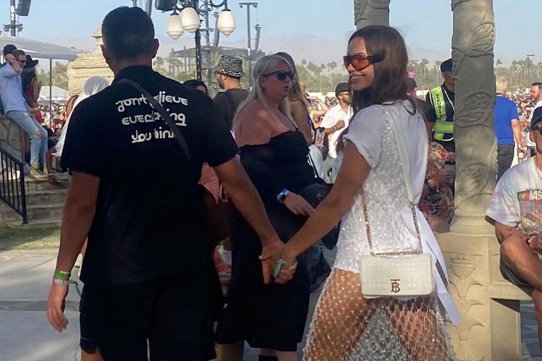 Ирина Шейк в платье-сетке из кристаллов просияла на Coachella-2022