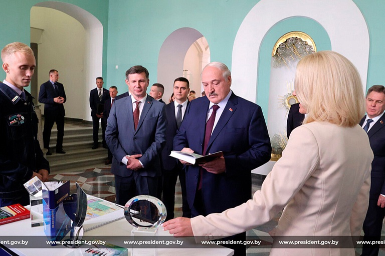 Лукашенко приехал в БГУ решать судьбу ректора