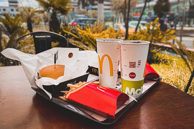 Стало известно, когда в РФ откроются первые 15 обновленных McDonald's