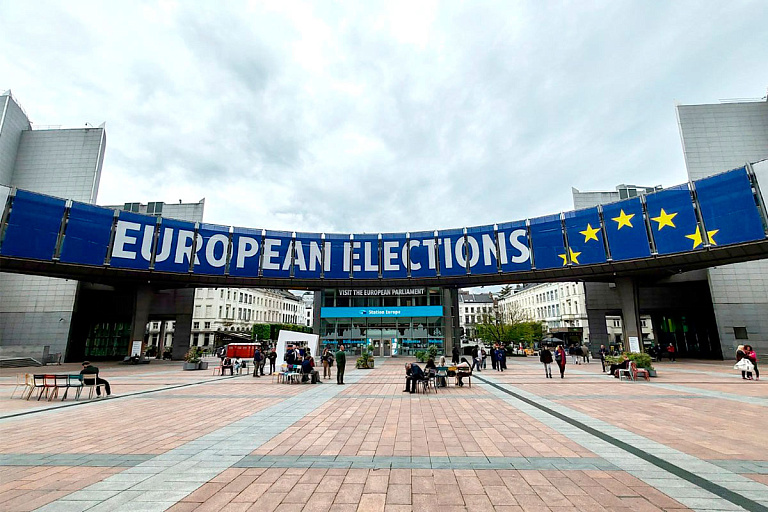 Все направо: в странах ЕС проходит финальный день выборов в Европарламент