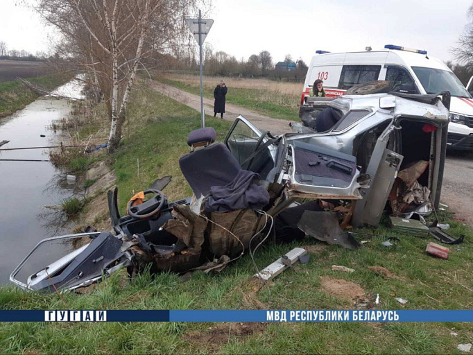 В Жабинковском районе опрокинулся автомобиль: есть погибшие