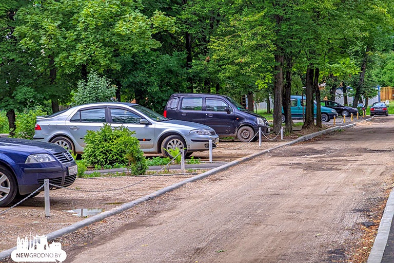 Житель Гродно сделал парковку себе и соседям за 100 рублей