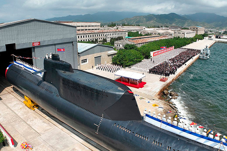 КНДР спустила на воду подводную лодку с ядерным тактическим оружием