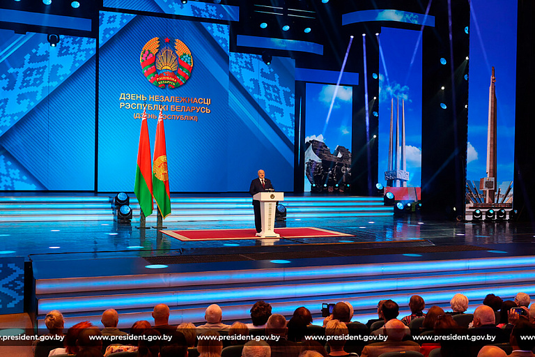 Лукашенко: странам Балтии и Польше надо предложить план добрососедства и мира