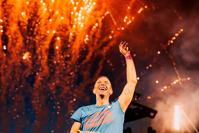 Актриса Дакота Джонсон сказала "да" солисту Coldplay Актриса Дакота Джонсон сказала "да" солисту Coldplay