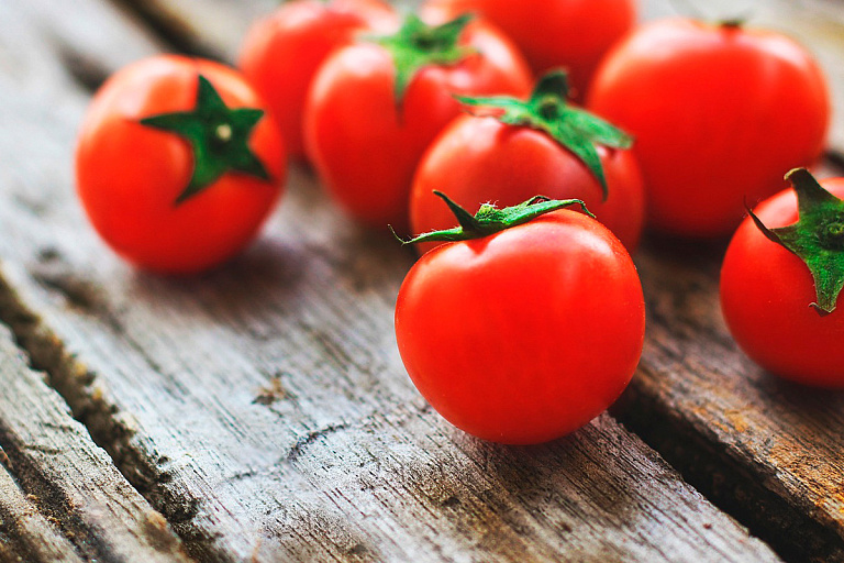 МАРТ обещает заполнить магазины белорусскими помидорами – но не сразу