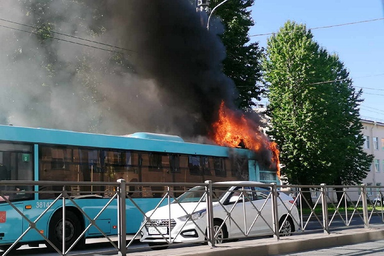 МАЗ прокомментировал приостановку эксплуатации автобусов в Петербурге